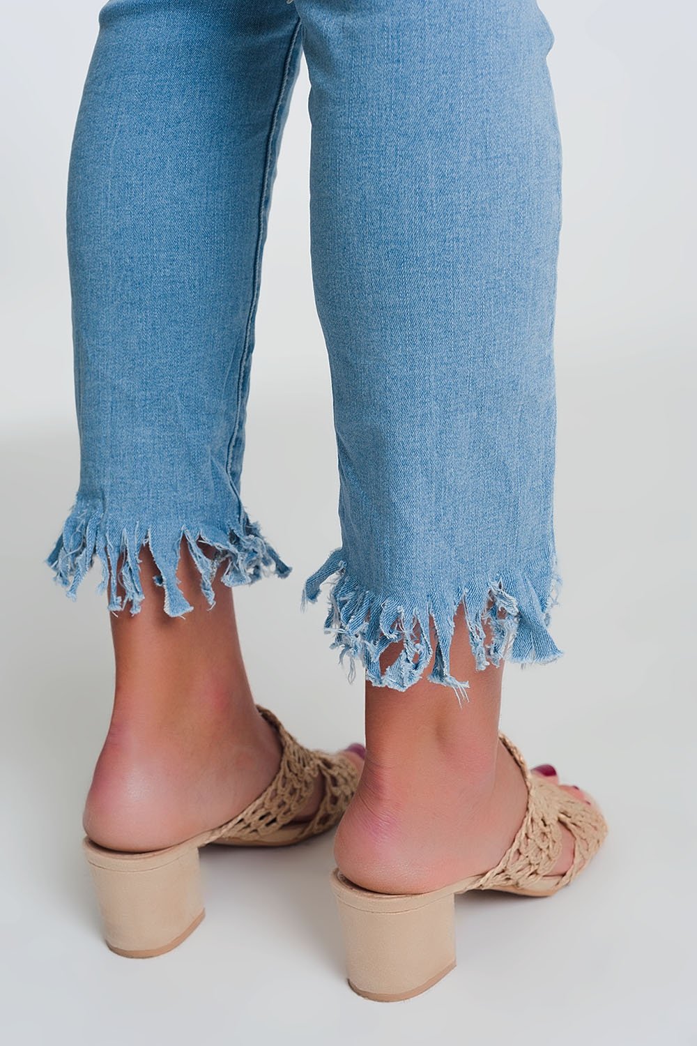 Skinny Jeans in Light Denim With Frayed Hem